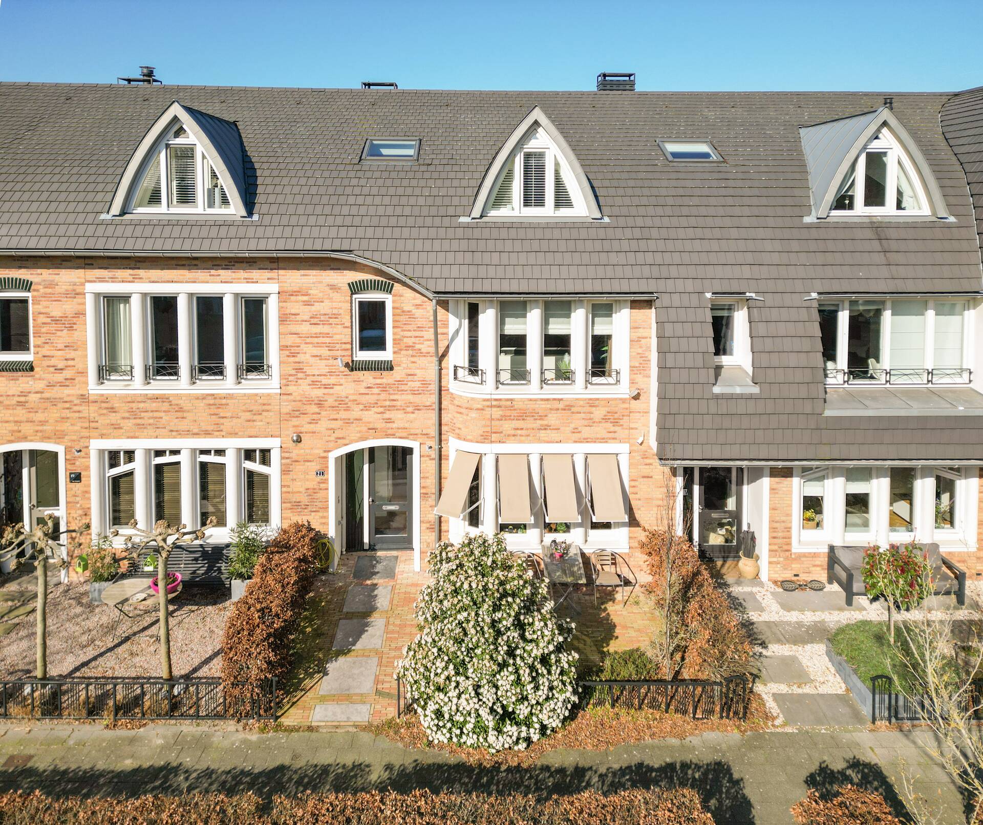 A. Roland Holststraat 21 Voorschoten